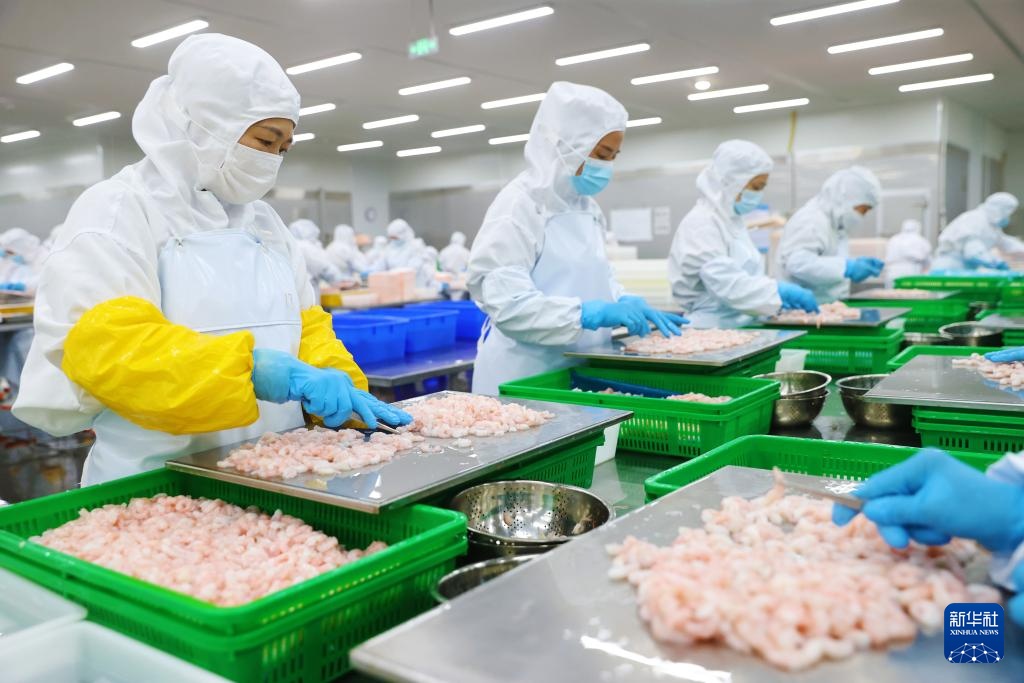 Hành lang thương mại đường bộ - đường biển mới miền Tây giúp nông sản đặc trưng dọc tuyến cùng chia sẻ lợi ích thị trường