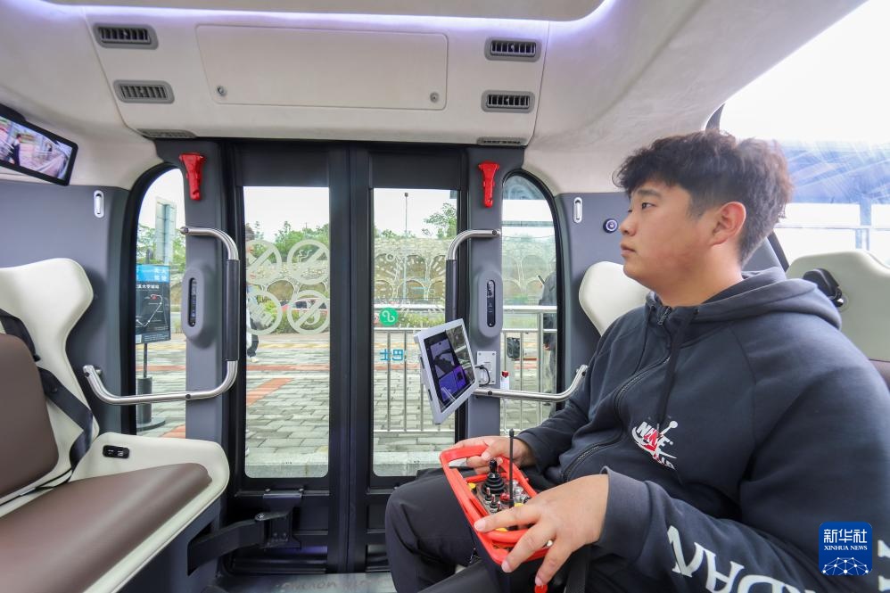 Quý Châu vận hành thử nghiệm tuyến xe buýt không người lái đầu tiên