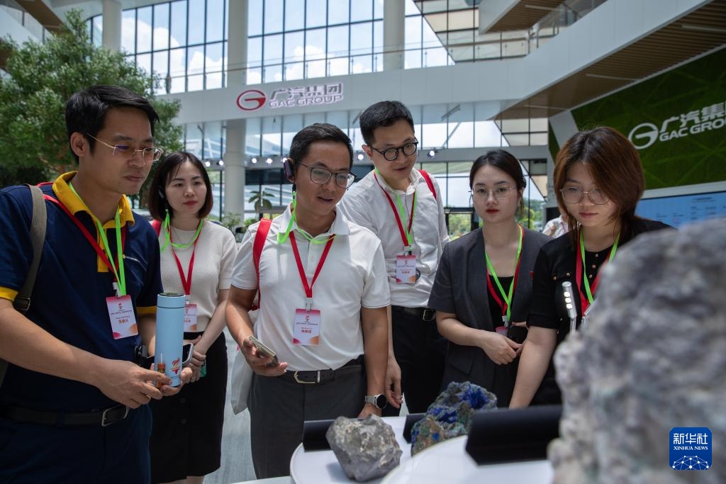 Thanh niên Việt Nam thực hiên giao lưu, nghiên cứu, học tập tại Trung Quốc