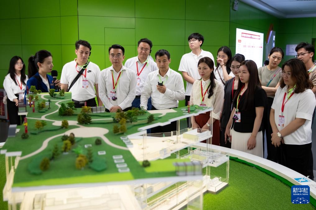 Thanh niên Việt Nam thực hiên giao lưu, nghiên cứu, học tập tại Trung Quốc