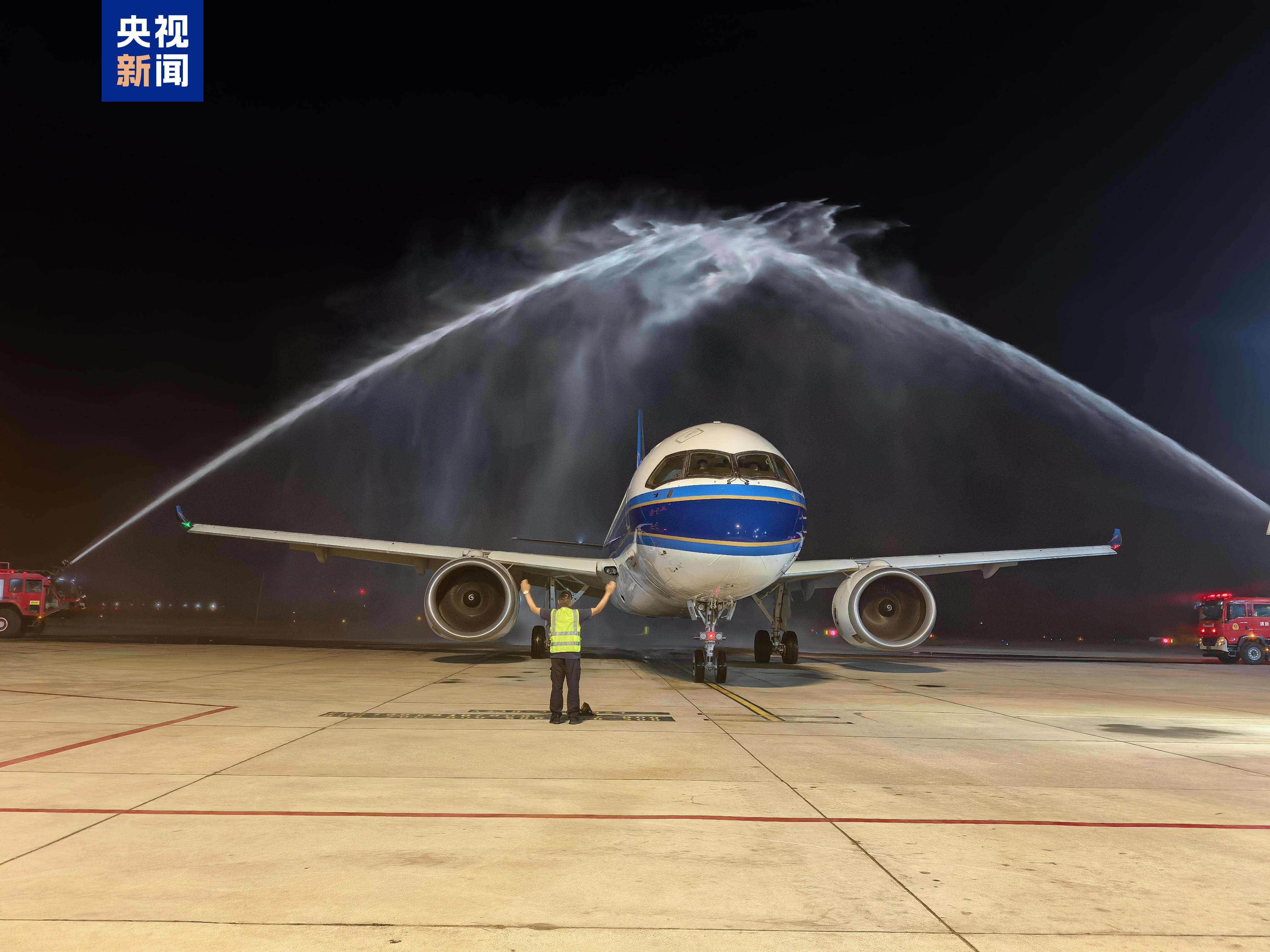 Máy bay C919 do Trung Quốc sản xuất hoàn thành chuyến bay thương mại đầu tiên tại sân bay nhánh