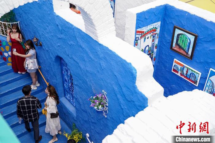 Cáp Nhĩ Tân, Hắc Long Giang: Du khách check-in phiên bản mô phỏng “thị trấn xanh Chefchaouen” ở Morocco