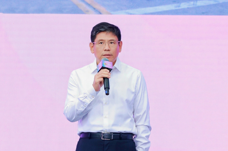 Thị trưởng thành phố Sùng Tả Trì Vi phát biết giới thiệu. Ảnh do ban tổ chức cung cấp.