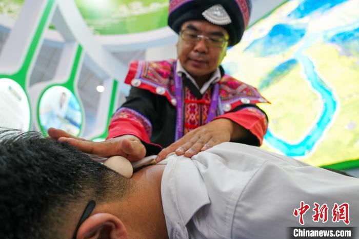Y học cổ truyền Trung Quốc gây ấn tượng tại Hội chợ Trung Quốc - Nam Á