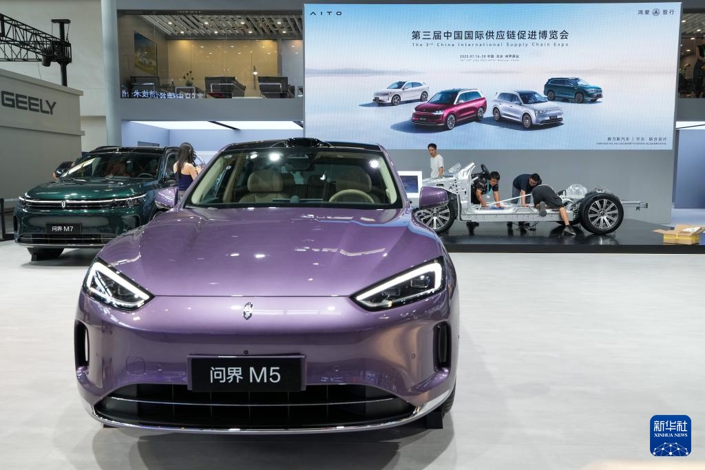 Tham quan hội trường Hội chợ triển lãm xúc tiến chuỗi cung ứng quốc tế Trung Quốc lần thứ 3
