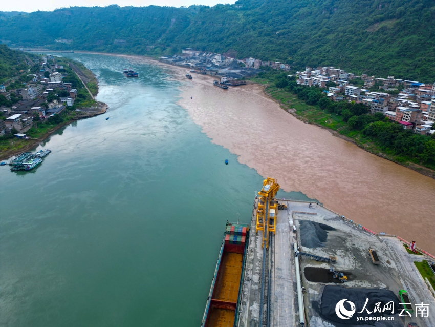 Hành trình Trung Quốc - Bên trong bên đục, nơi hợp lưu kỳ thú giữa sông Kim Sa và sông Hoành Giang