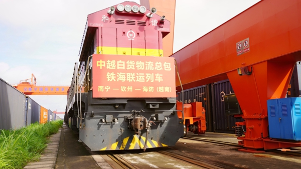 Khởi hành chuyến tàu đường sắt vận hàng giá trị gia tăng cao đầu tiên từ Quảng Tây (Trung Quốc) đến Việt Nam
