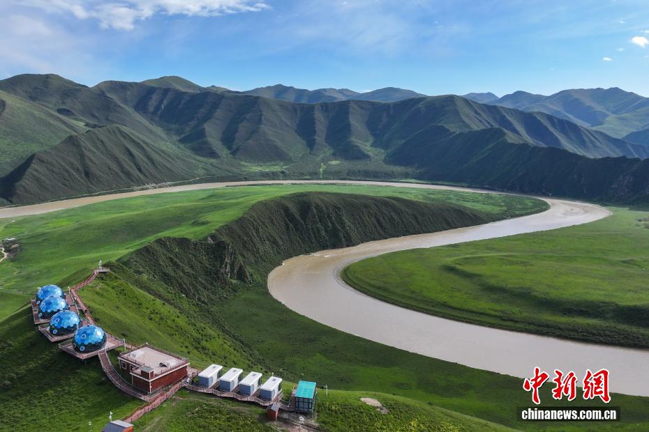 Vẻ đẹp nên thơ của Vịnh Nữ Nhi tại Cửu Trị (Thanh Hải) từ góc nhìn trên không