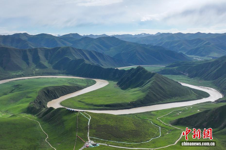 Vẻ đẹp nên thơ của Vịnh Nữ Nhi tại Cửu Trị (Thanh Hải) từ góc nhìn trên không
