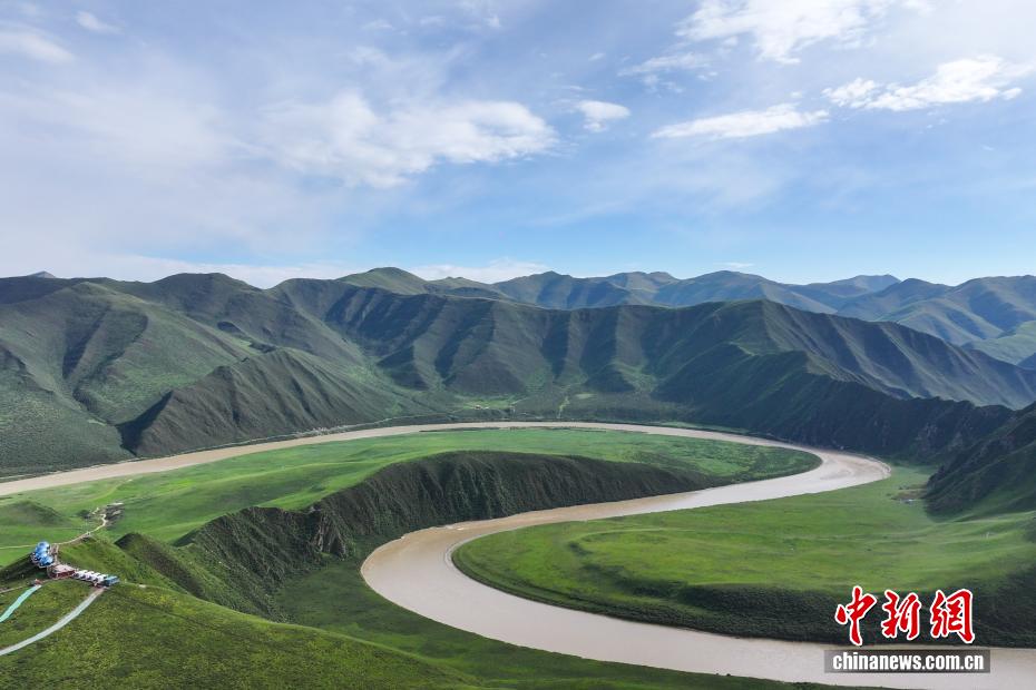 Vẻ đẹp nên thơ của Vịnh Nữ Nhi tại Cửu Trị (Thanh Hải) từ góc nhìn trên không