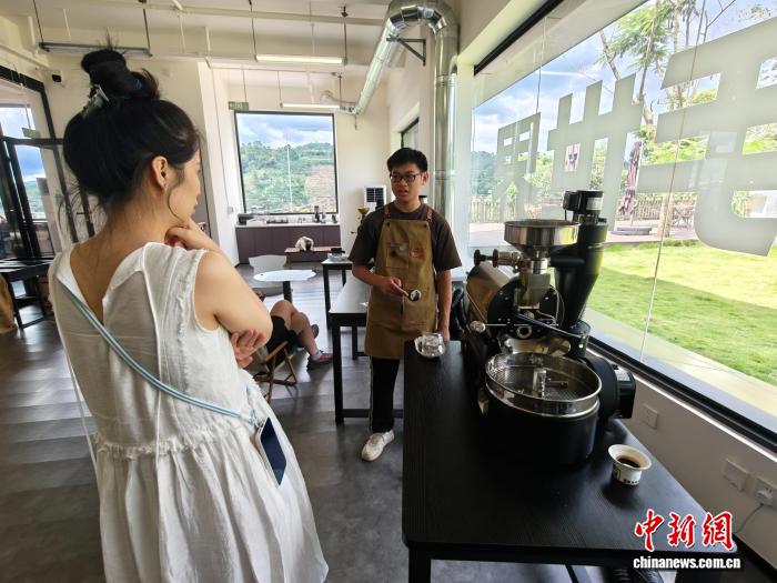 Đến Phổ Nhĩ uống cà phê, cảm nhận nhịp sống chậm rãi của Vân Nam