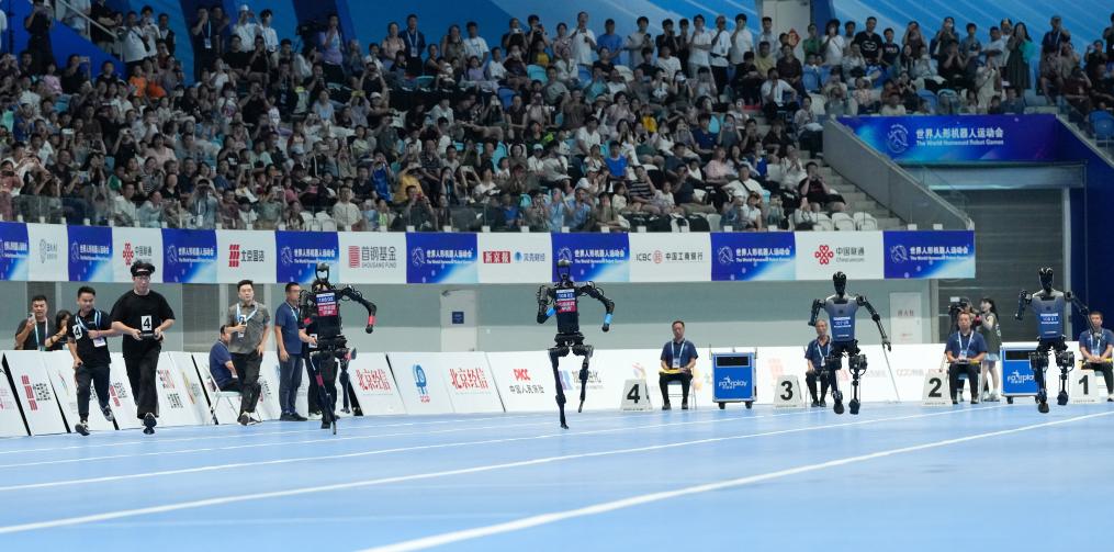 Robot hình người đầu tiên trở thành "vận động viên chạy 100m"