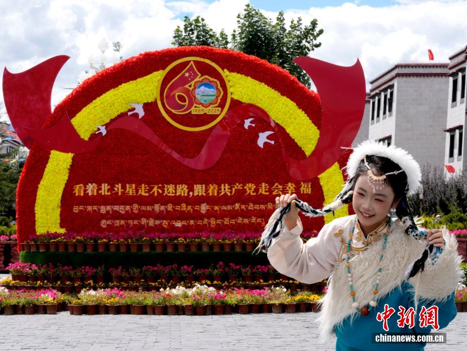 Không khí sôi động tại thành phố Lhasa (Trung Quốc) trước thềm lễ kỷ niệm 60 năm thành lập Khu tự trị Tây Tạng