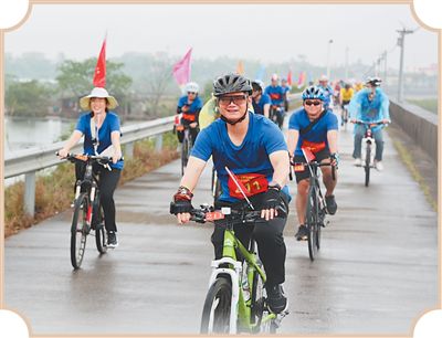 Giải đua xe đạp xuyên biên giới Trung – Việt lần thứ nhất năm 2025. Ảnh do Trung tâm Truyền thông đa phương tiện Đông Hưng cung cấp.