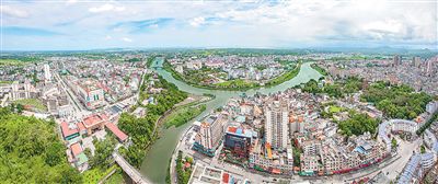 Sông Bắc Luân nối liền hai thành phố Đông Hưng (Trung Quốc) và Móng Cái (Việt Nam).