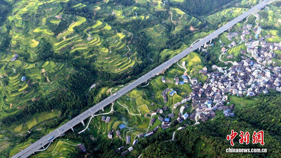 Tam Giang, Quảng Tây: Ruộng bậc thang đẹp như tranh vẽ tại quê hương dân tộc Đồng