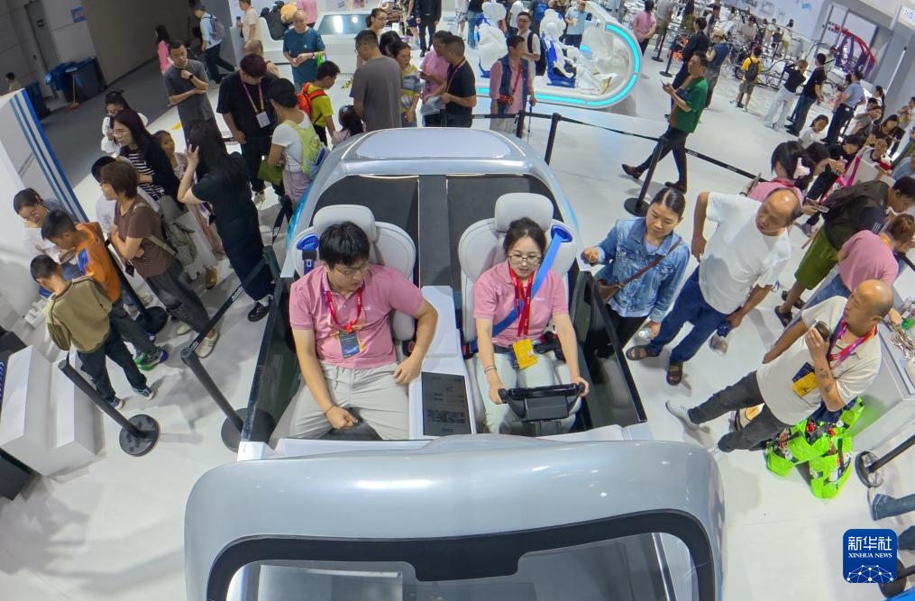 Xe năng lượng mới kết nối thông minh nổi bật tại Hội chợ Triển lãm Công nghiệp Thông minh Thế giới 2025
