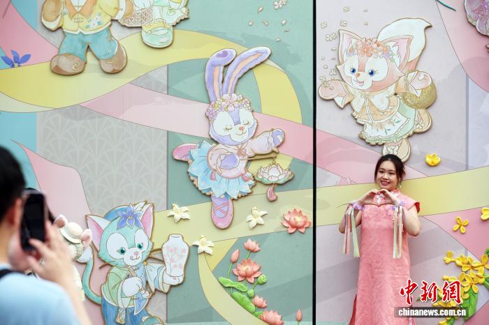 Chương trình “Tháng gấu Duffy” tại Disneyland Thượng Hải thu hút khách du lịch