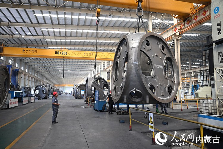 Xưởng gia công của Tập đoàn Công nghiệp Nặng Long Mã Nội Mông. Ảnh: Lưu Nghệ Lâm - phóng viên Nhân Dân nhật báo điện tử