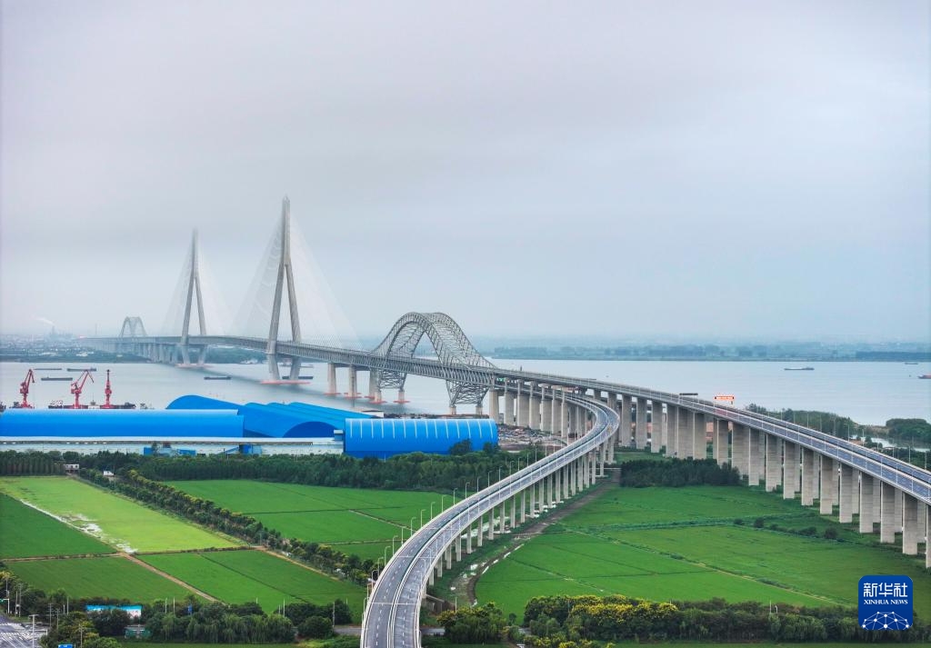 Cầu Thường Thái trên sông Trường Giang chính thức thông xe
