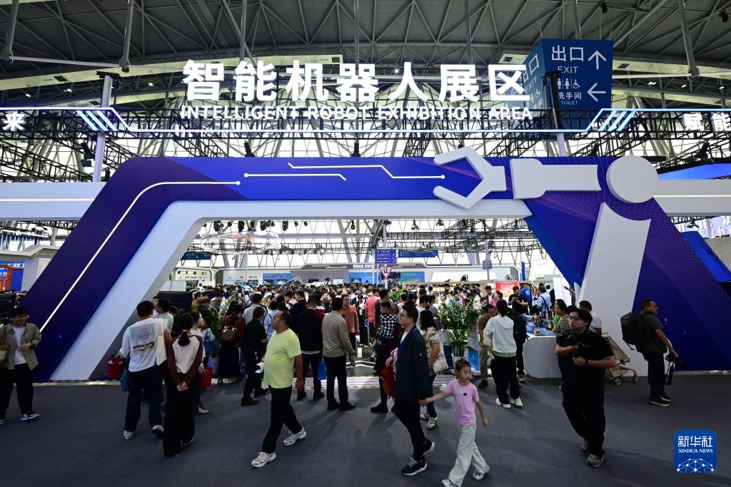 Ngày 20 tháng 9, người dân tham quan tại triển lãm robot hình người thông minh ở Hội nghị Sản xuất Thế giới 2025.
Ảnh: Chu Mục - Phóng viên Tân Hoa xã