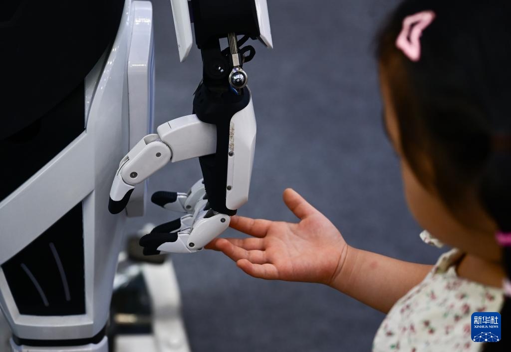 Robot thể hiện tài năng tại Hội nghị Sản xuất Thế giới 2025