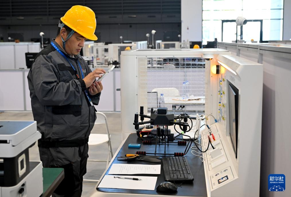 Ngày 20 tháng 9, tuyển thủ tham gia tranh tài ở hạng mục điều khiển máy bay không người lái.
Ảnh: Lý Gia Nam - Phóng viên Tân Hoa xã