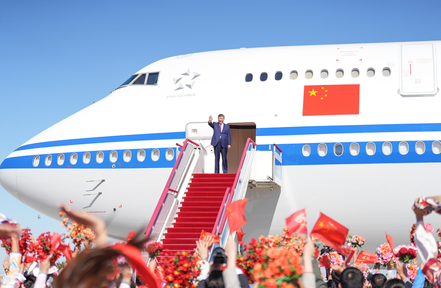 Tổng Bí thư Tập Cận Bình rời Tân Cương trở về Bắc Kinh