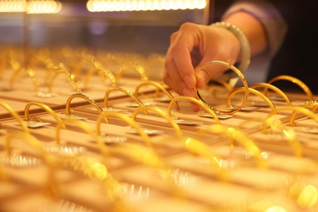 Giá vàng giao ngay vượt mốc 4.000 USD/ounce, lập kỷ lục mới