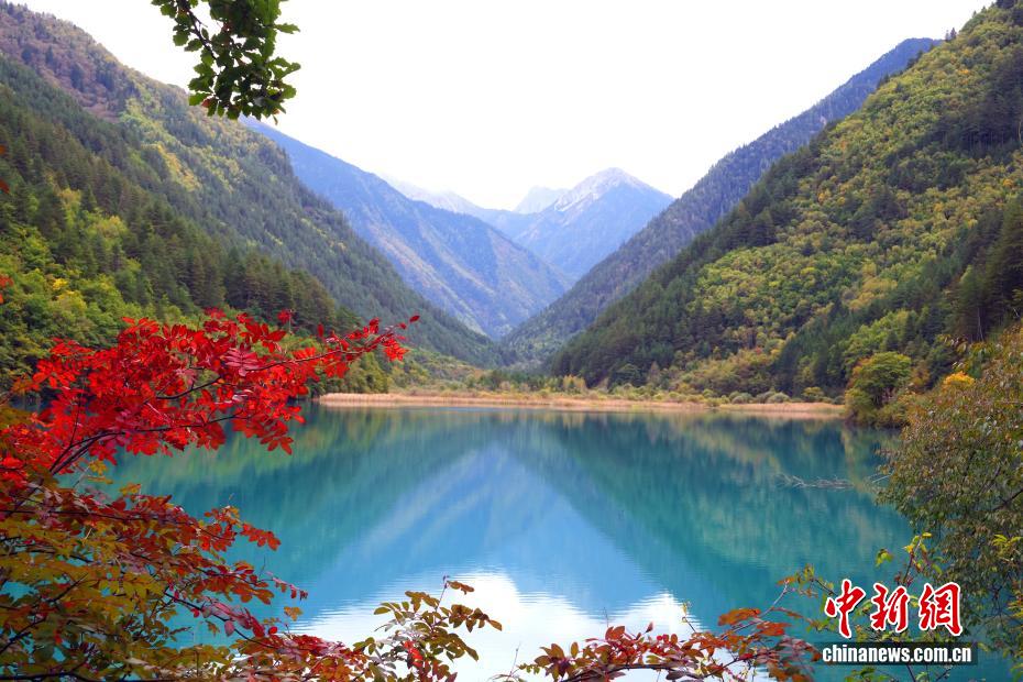 Phong cảnh mùa thu tại khu thắng cảnh Cửu Trại Câu, Trung Quốc.Ảnh: An Nguyên - Phóng viên Chinanews