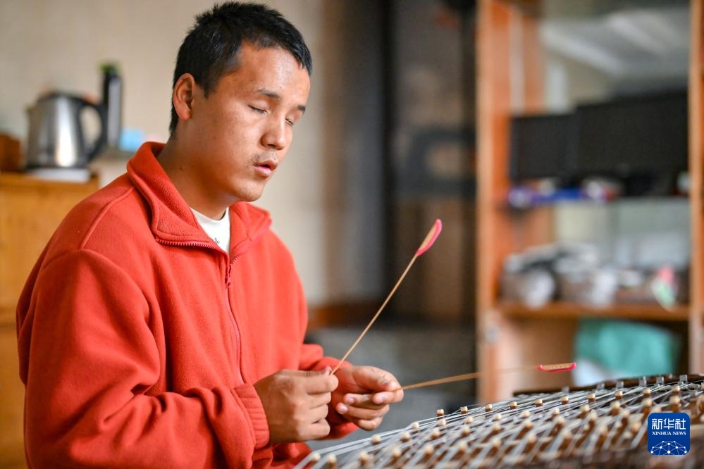 Chàng nhạc công khiếm thị “nhìn” thế giới qua âm nhạc