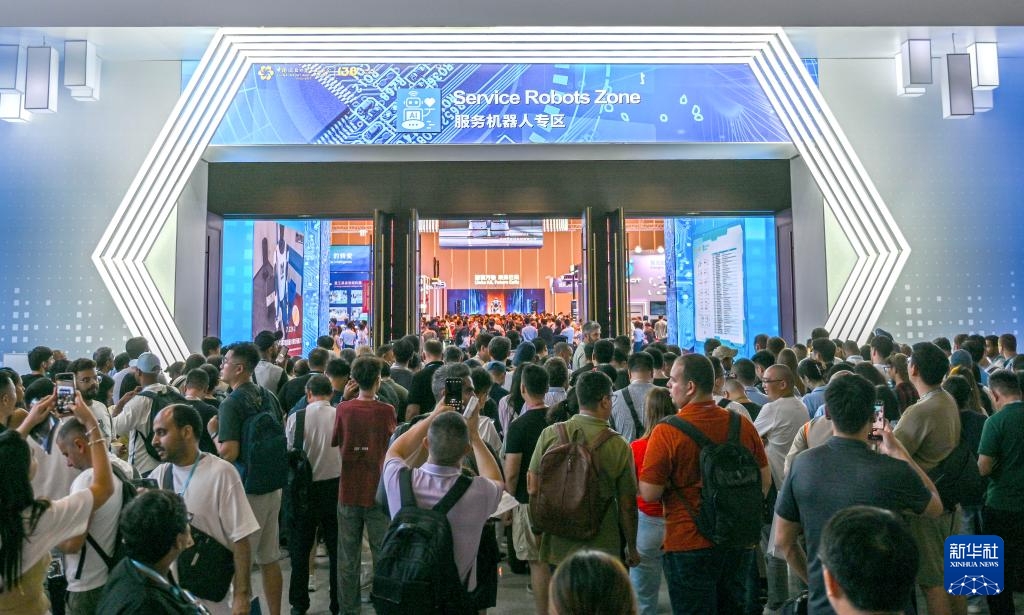 Canton Fair: Robot dịch vụ tạo ra triển vọng mới cho phát triển ngoại thương