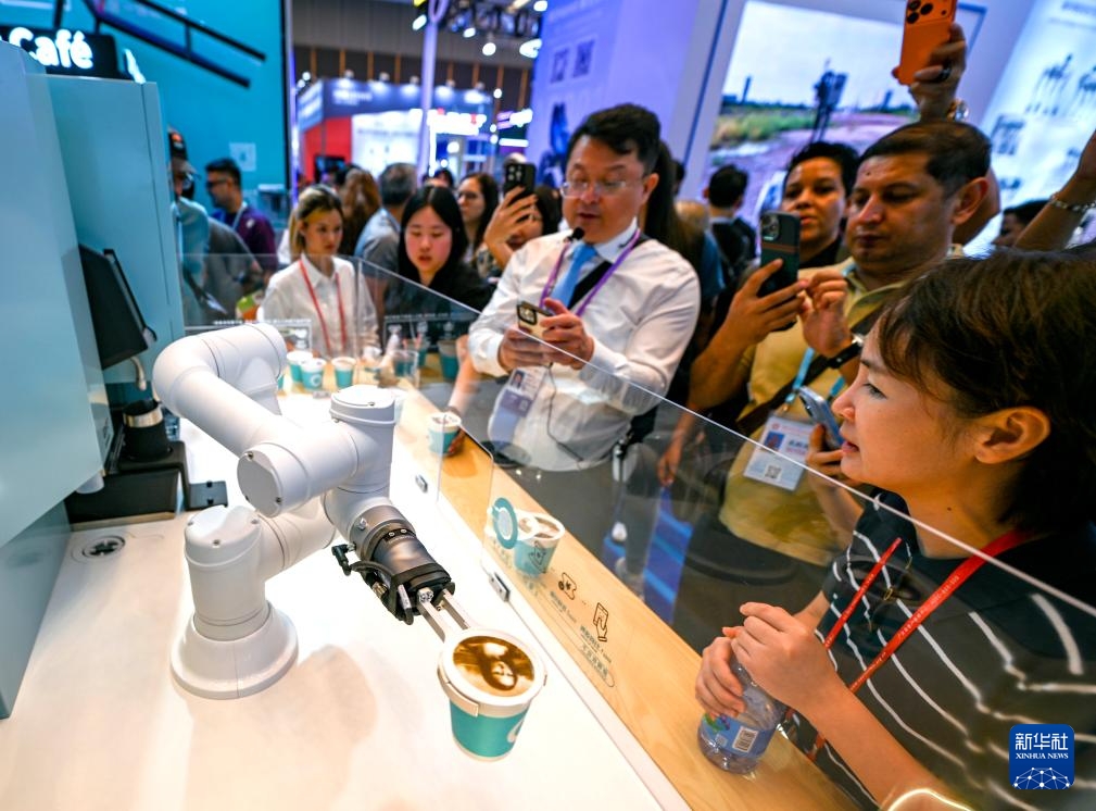 Canton Fair: Robot dịch vụ tạo ra triển vọng mới cho phát triển ngoại thương