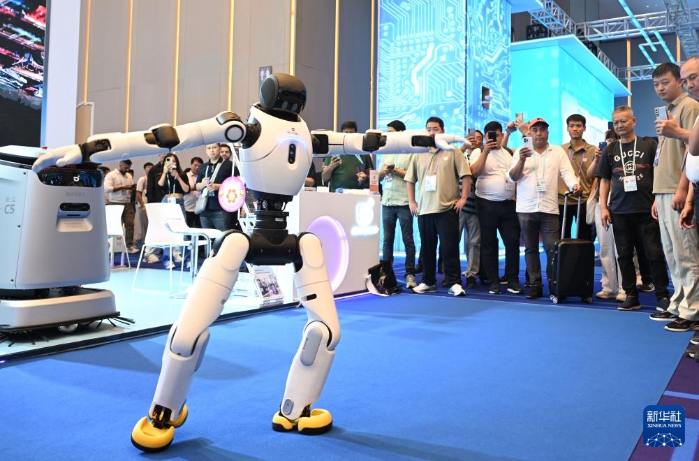 Canton Fair: Robot dịch vụ tạo ra triển vọng mới cho phát triển ngoại thương