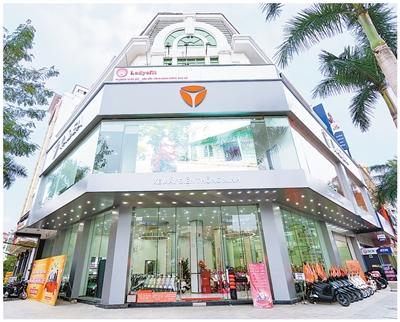 Kể từ khi xây dựng nhà máy sản xuất tại nước ngoài đầu tiên ở Bắc Ninh, Việt Nam vào năm 2019, Yadea không ngừng mở rộng đầu tư, mang đến cho thị trường Việt Nam các sản phẩm và dịch vụ di chuyển thông minh, thân thiện với môi trường. Trong ảnh là cửa hàng xe điện Yadea tại Bắc Ninh, Việt Nam. Ảnh: Nguyễn Khánh Nam