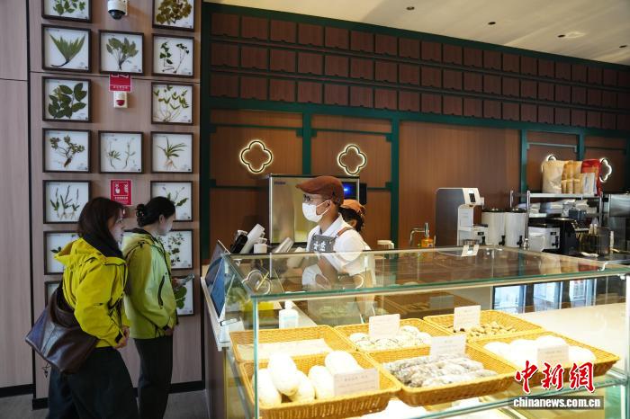 Côn Minh, Vân Nam: Cà phê y học cổ truyền Trung Quốc thu hút người dân