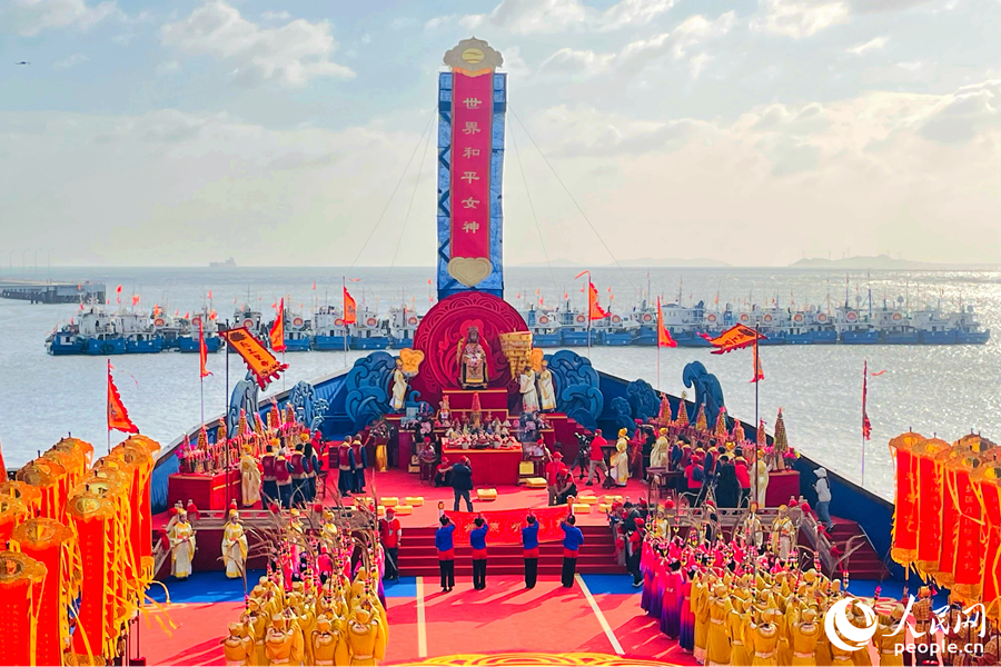 Mỗi năm có rất nhiều tín đồ trong và ngoài nước đến đảo Mi Châu chiêm bái Mazu. Ảnh: Lâm Doanh - Phóng viên Nhân dân nhật báo điện tử