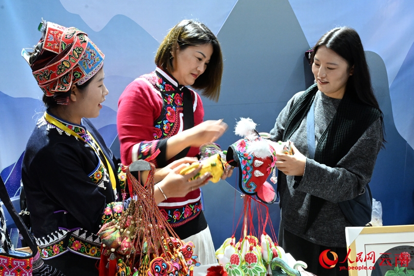 Khai mạc Hội chợ Kinh tế, Thương mại và Du lịch Biên giới Trung Quốc (Văn Sơn) – Việt Nam