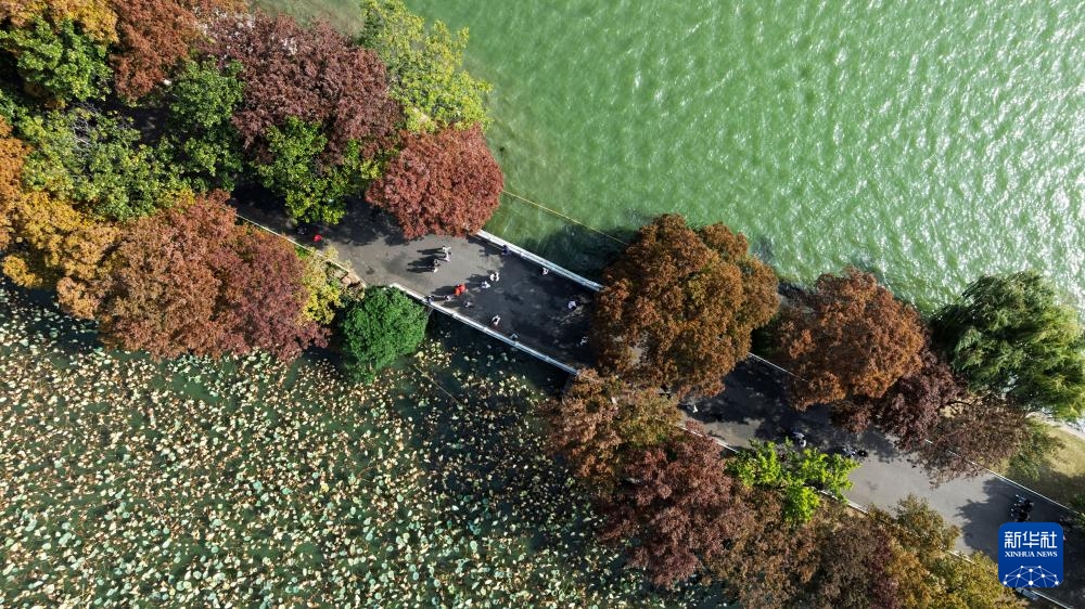 Ngắm nhìn phong cảnh đầu đông Trung Quốc từ trên cao