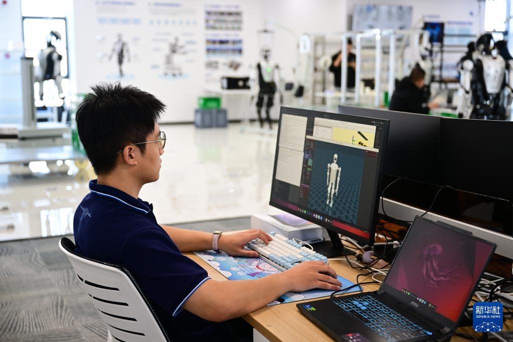 Kỹ sư ứng dụng robot: “Giáo viên” của robot hình người