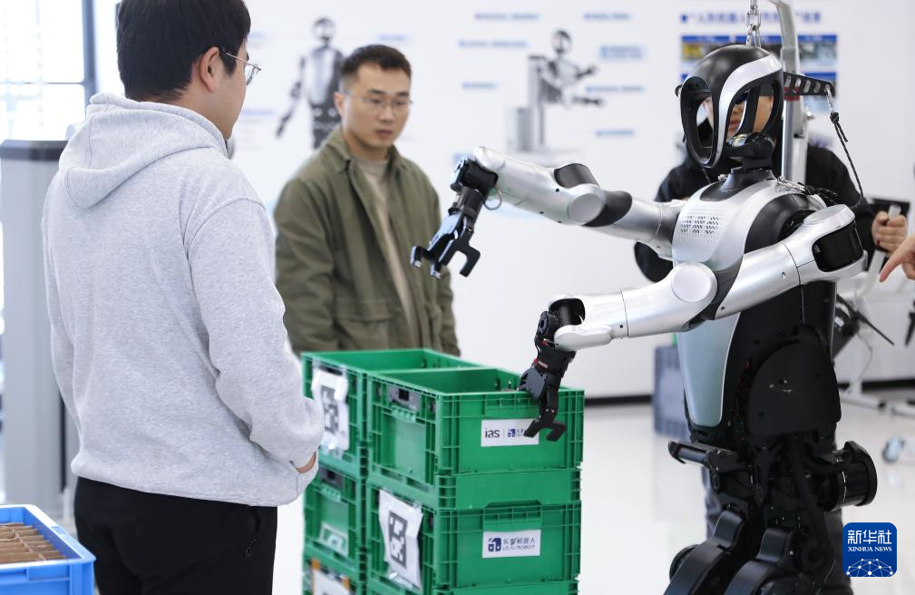 Kỹ sư ứng dụng robot: “Giáo viên” của robot hình người