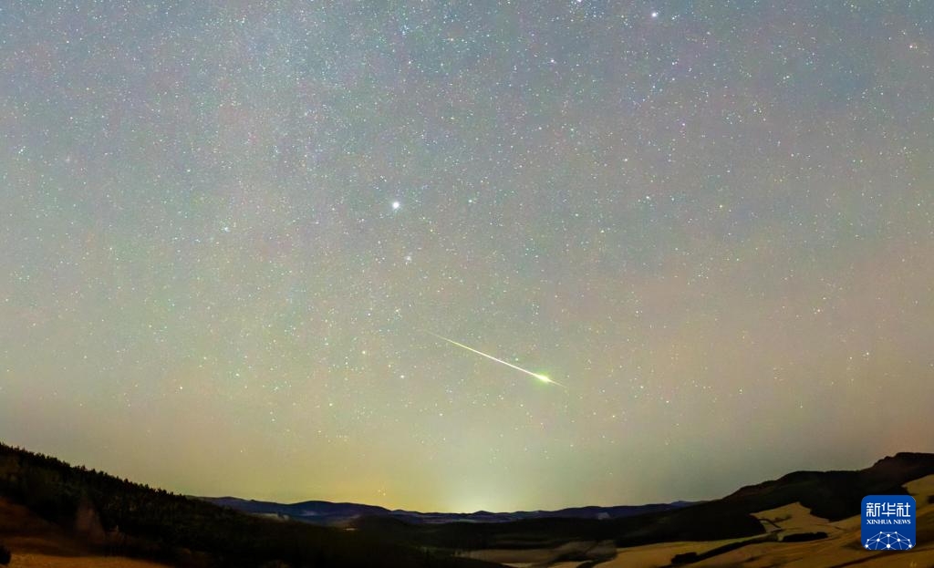 Mưa sao băng Sư Tử rực sáng trong màn đêm