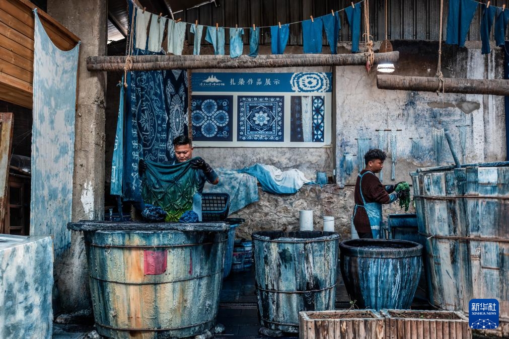 Nghệ thuật nhuộm chàm của người Bạch Trung Quốc