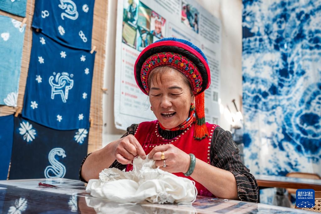 Nghệ thuật nhuộm chàm của người Bạch Trung Quốc