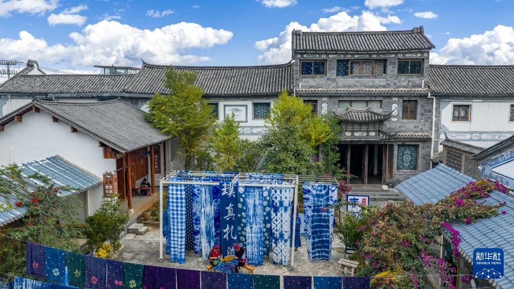 Nghệ thuật nhuộm chàm của người Bạch Trung Quốc