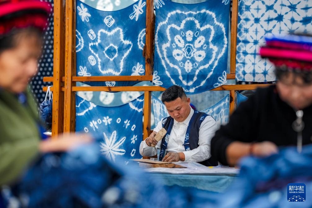 Nghệ thuật nhuộm chàm của người Bạch Trung Quốc