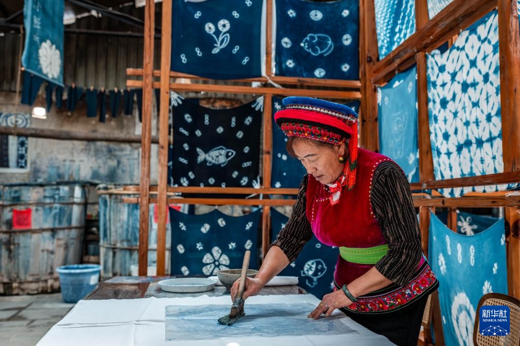 Nghệ thuật nhuộm chàm của người Bạch Trung Quốc