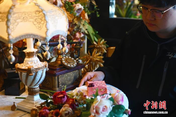 Hoa hồng Kushui ở Lan Châu vươn ra thị trường quốc tế, tạo dựng “nền kinh tế ngọt ngào”