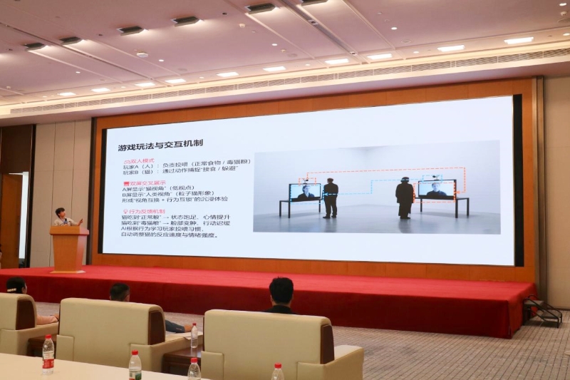 Thí sinh trình bày dự án. Ảnh: Lưu Lộ Dao