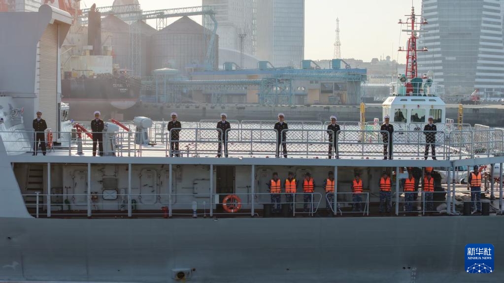 Tàu Trần Hưng Đạo của Hải quân Việt Nam cập cảng Thanh Đảo, bắt đầu chuyến thăm Trung Quốc